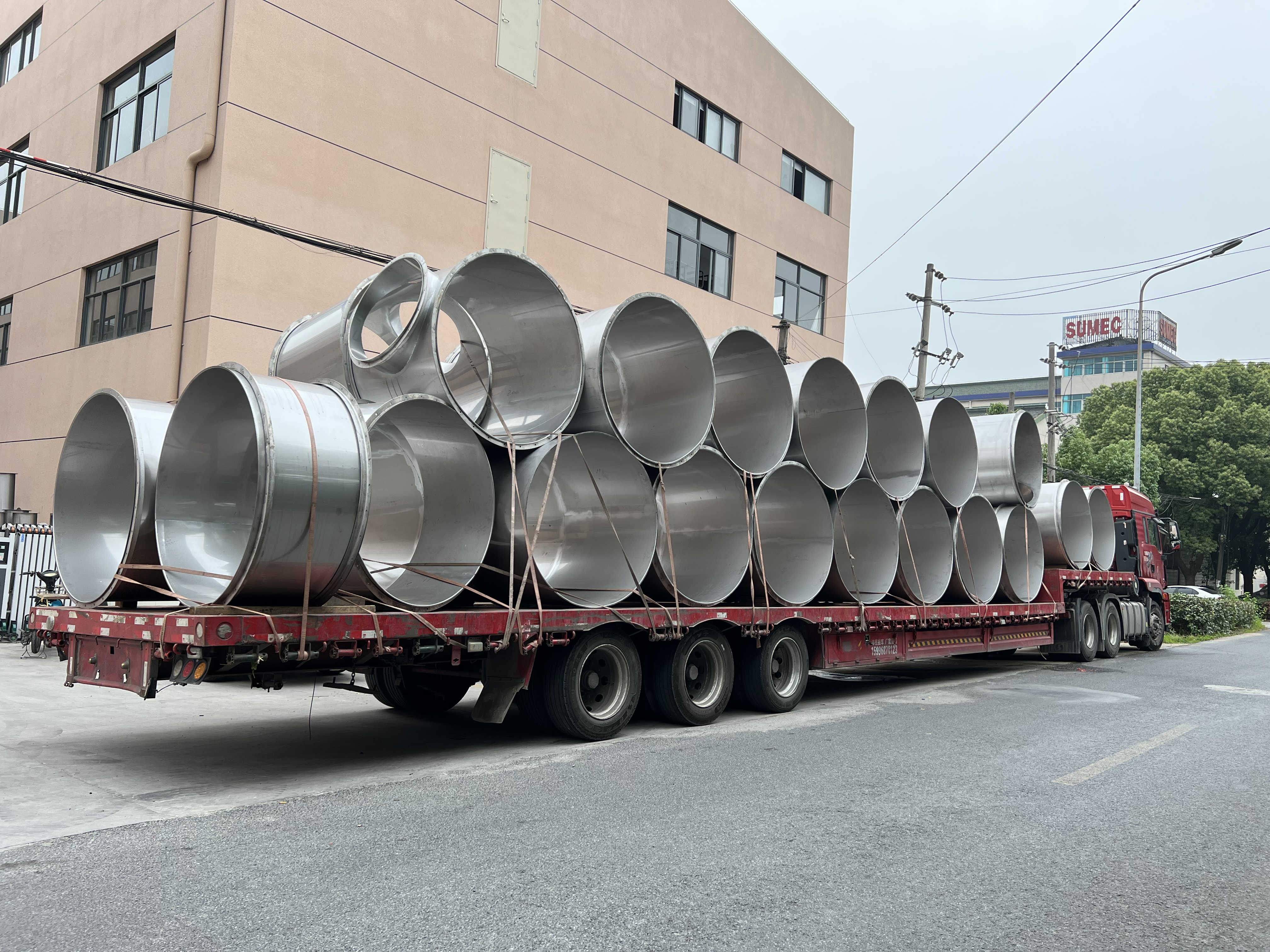 不銹鋼排煙風(fēng)管是如何生產(chǎn)制作的？