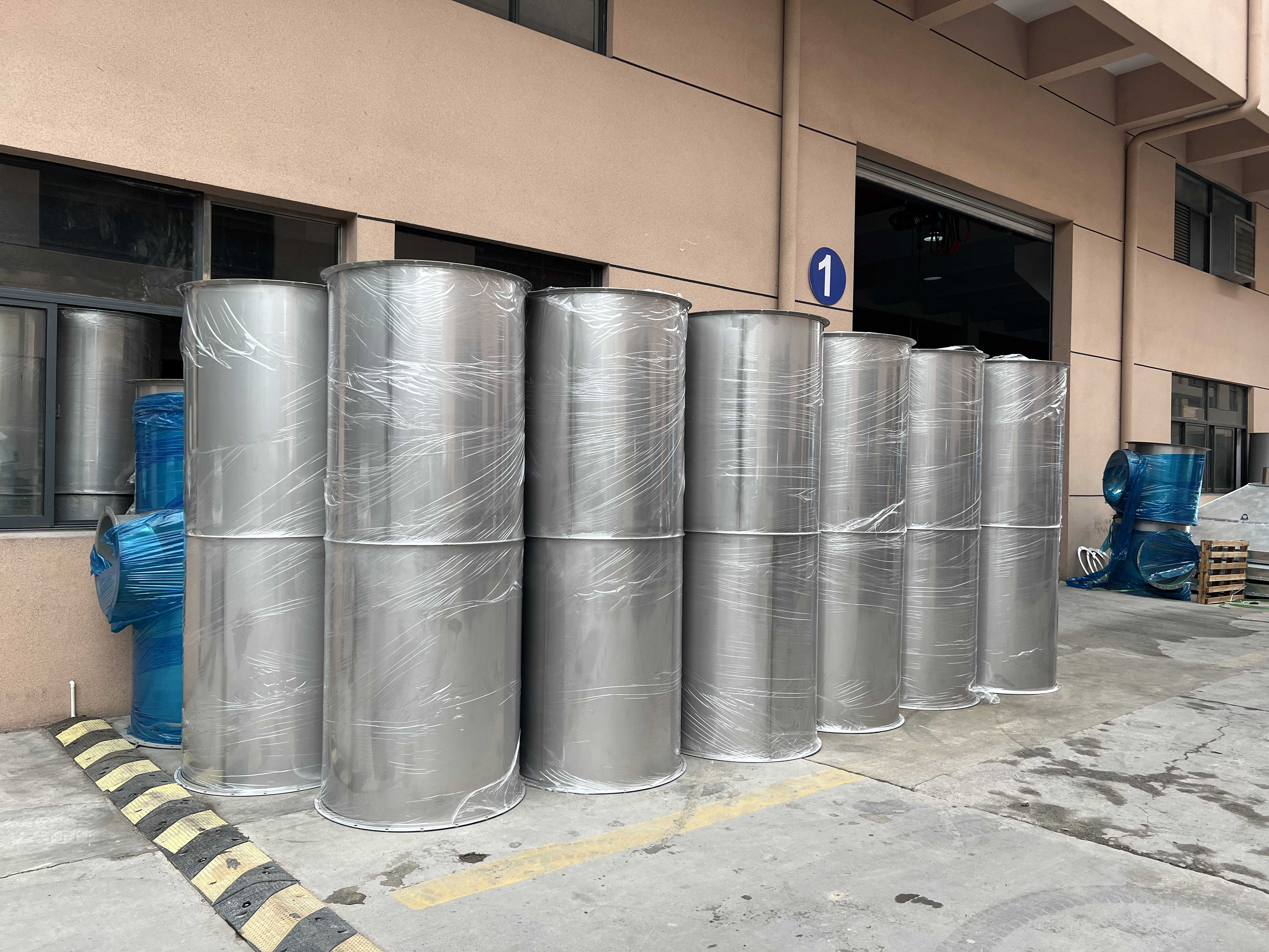 不銹鋼焊接風(fēng)管的安裝注意事項(xiàng)